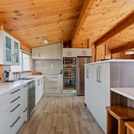 Oceanside Bach - Mount Maunganui Holiday Home Экстерьер фото