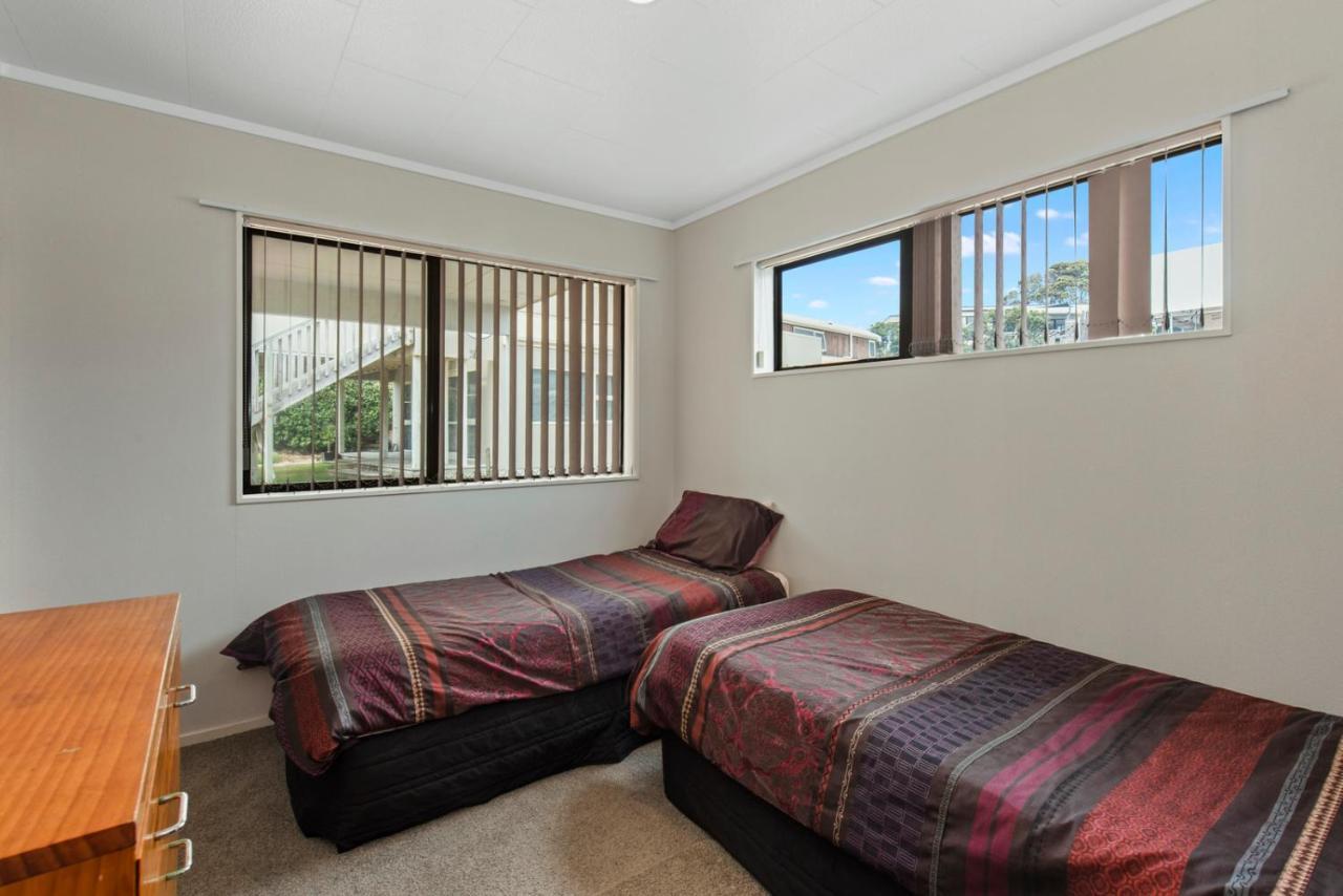 Oceanside Bach - Mount Maunganui Holiday Home Экстерьер фото