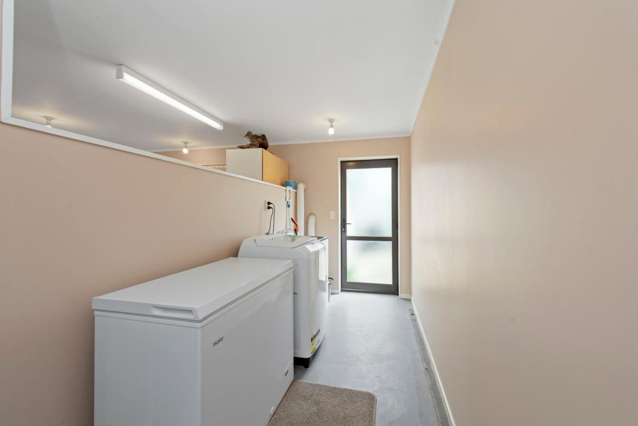 Oceanside Bach - Mount Maunganui Holiday Home Экстерьер фото