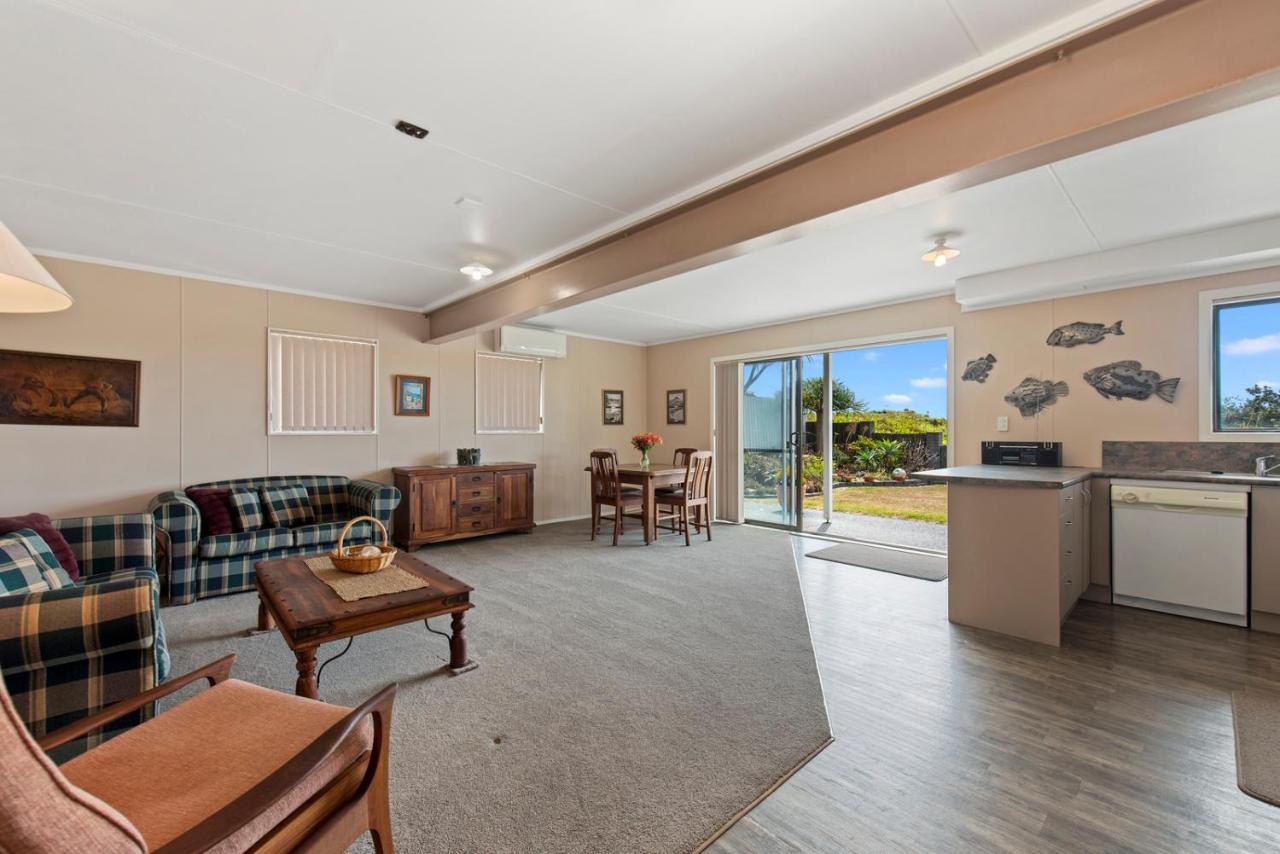 Oceanside Bach - Mount Maunganui Holiday Home Экстерьер фото