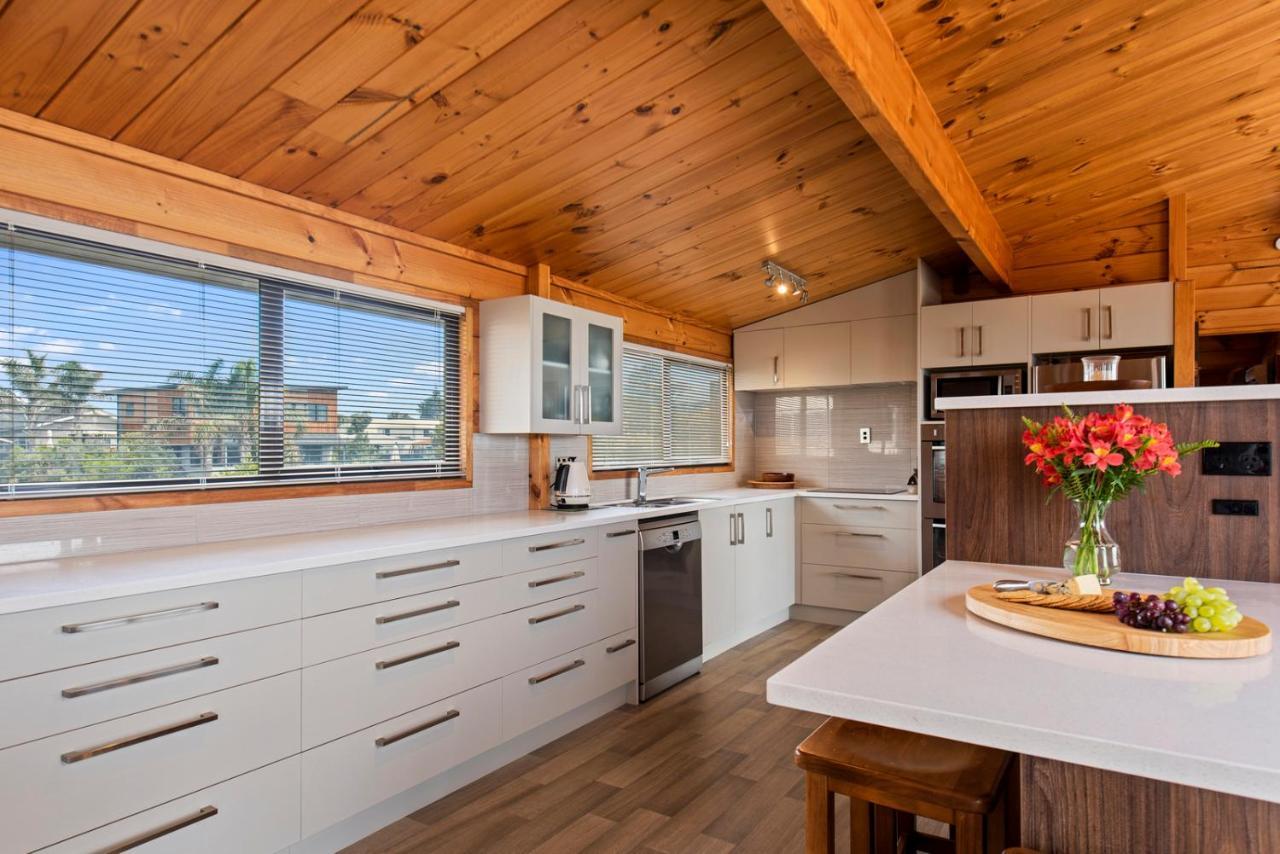 Oceanside Bach - Mount Maunganui Holiday Home Экстерьер фото