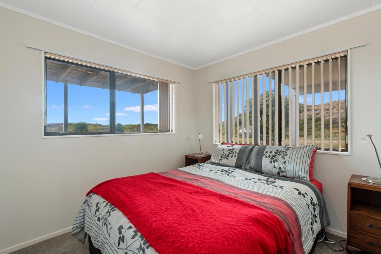 Oceanside Bach - Mount Maunganui Holiday Home Экстерьер фото